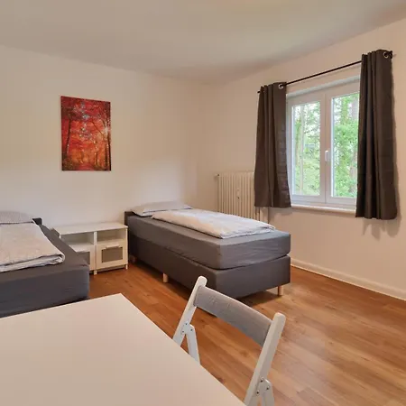 Monteurwohnungen In - Parkplatz - Einzelbetten - Waschmaschine Und Trockner 아파트 트리어